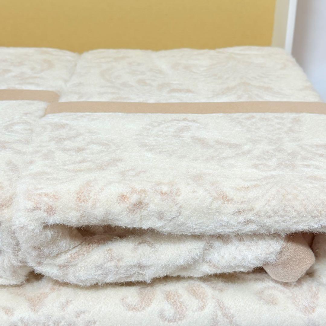 バレンティノ シルク100高級毛布 140×200cm - メルカリ