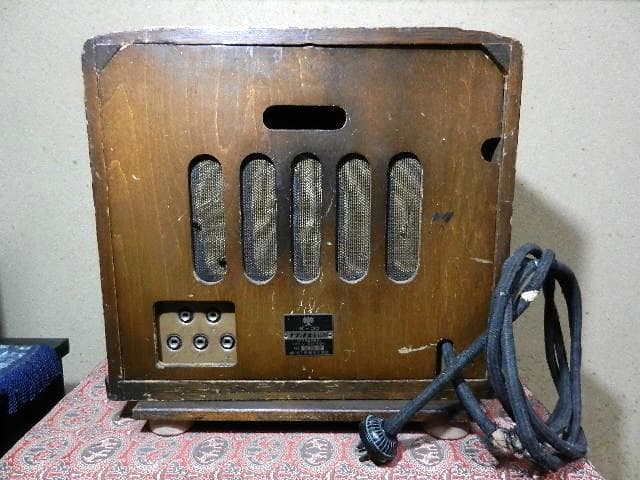 松下無線（株）製昭和レトロなミゼット型真空管ラジオK－30（下の