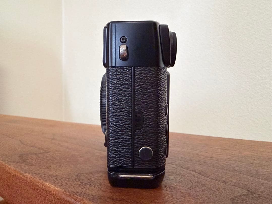 富士フィルム X-Pro1 ミラーレスデジタルカメラ グリップ縦吊り改造