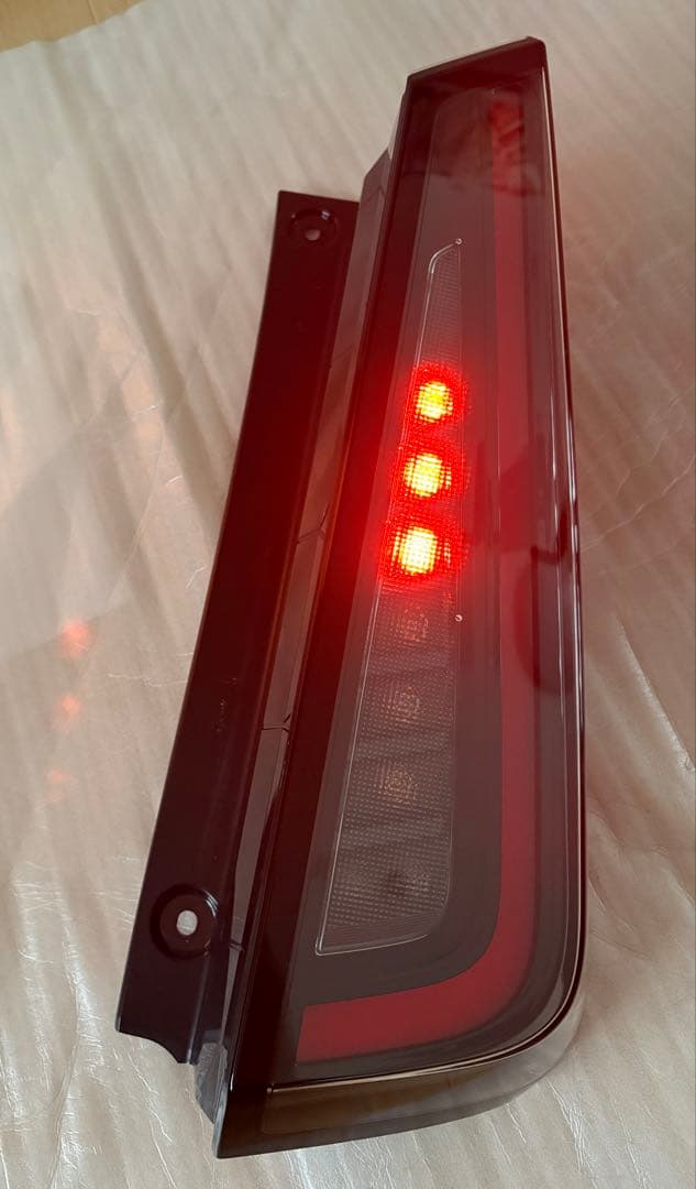 日産 C28 セレナ 右 テールランプ￼ - メルカリ