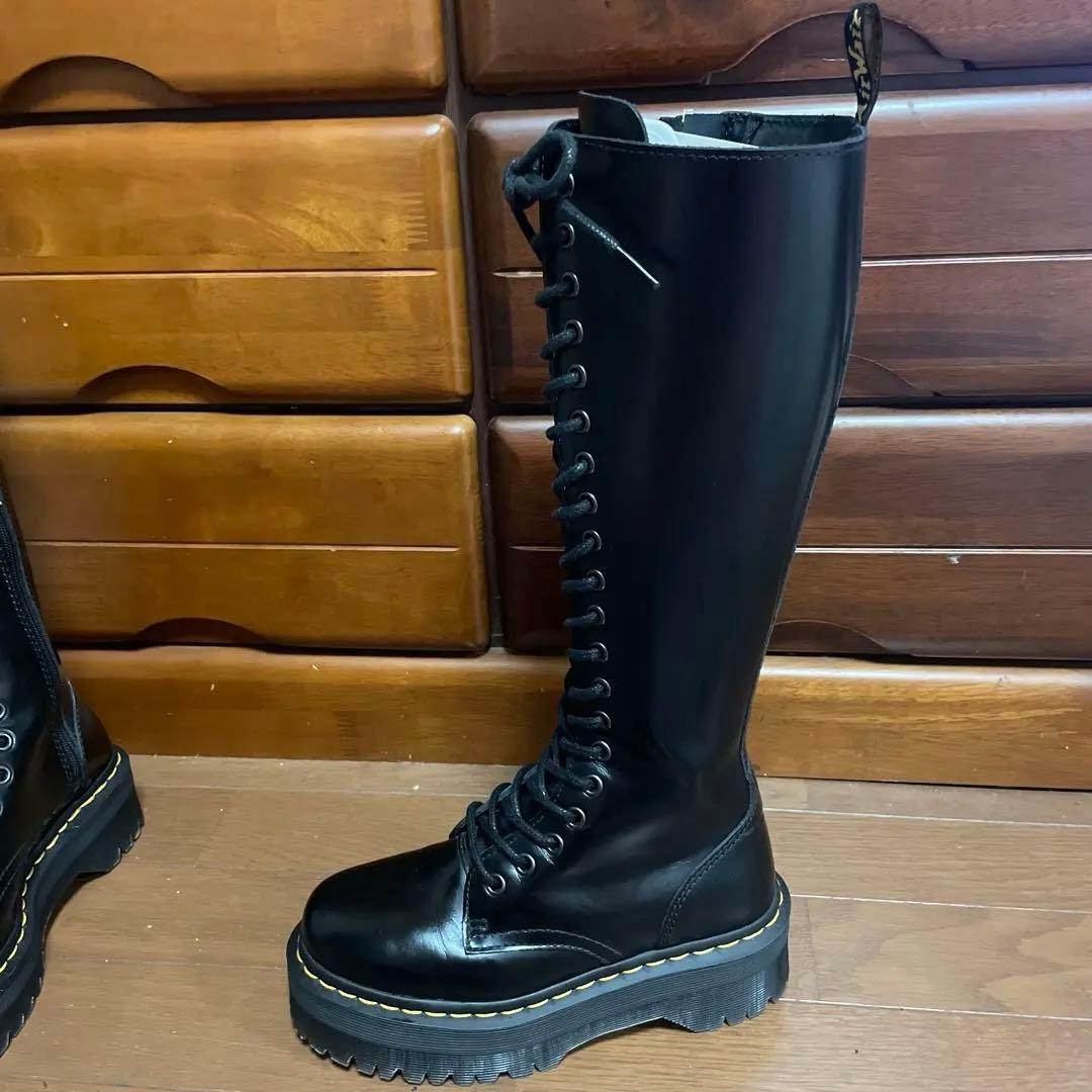 Dr. Martens BRITAIN 20ホール 厚底 ロングブーツ - メルカリ