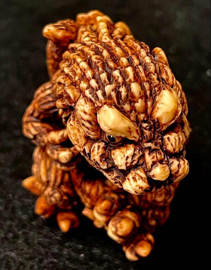 東宝怪獣根付 初代ゴジラ 木札 木箱付き ゴジラ 1954 未使用品 - メルカリ