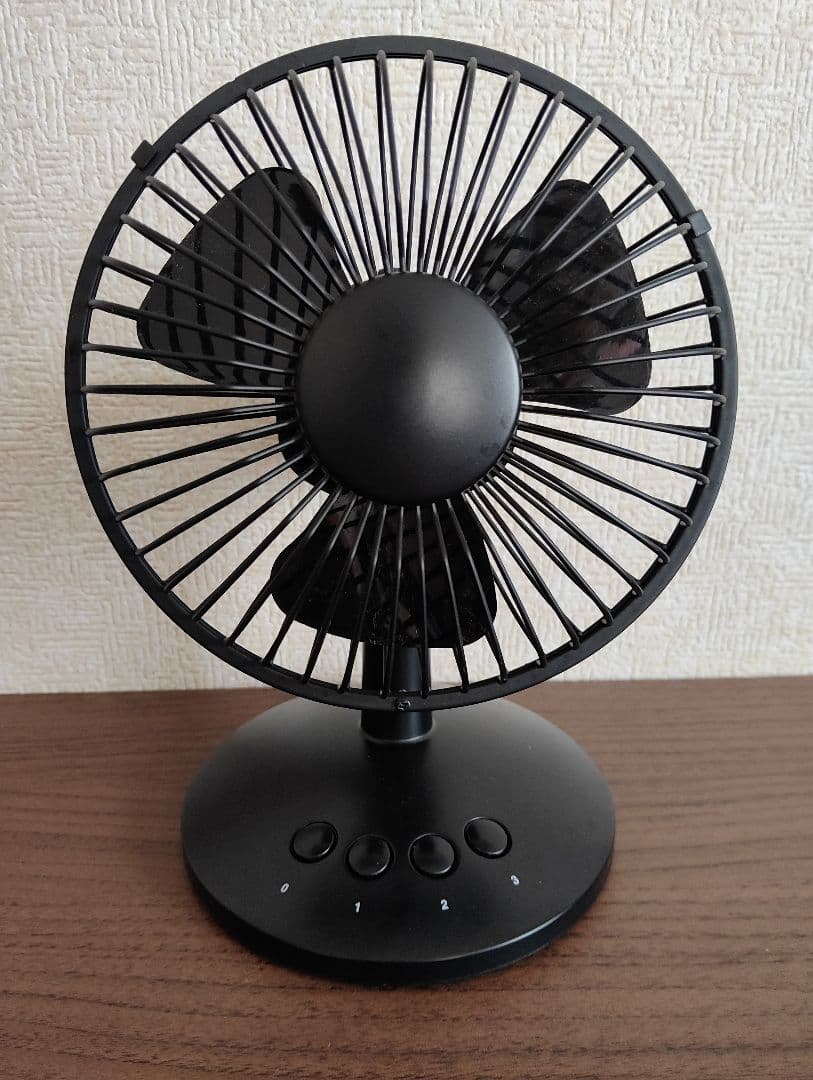 卓上扇風機 ブラック 3段階風量設定 - メルカリ