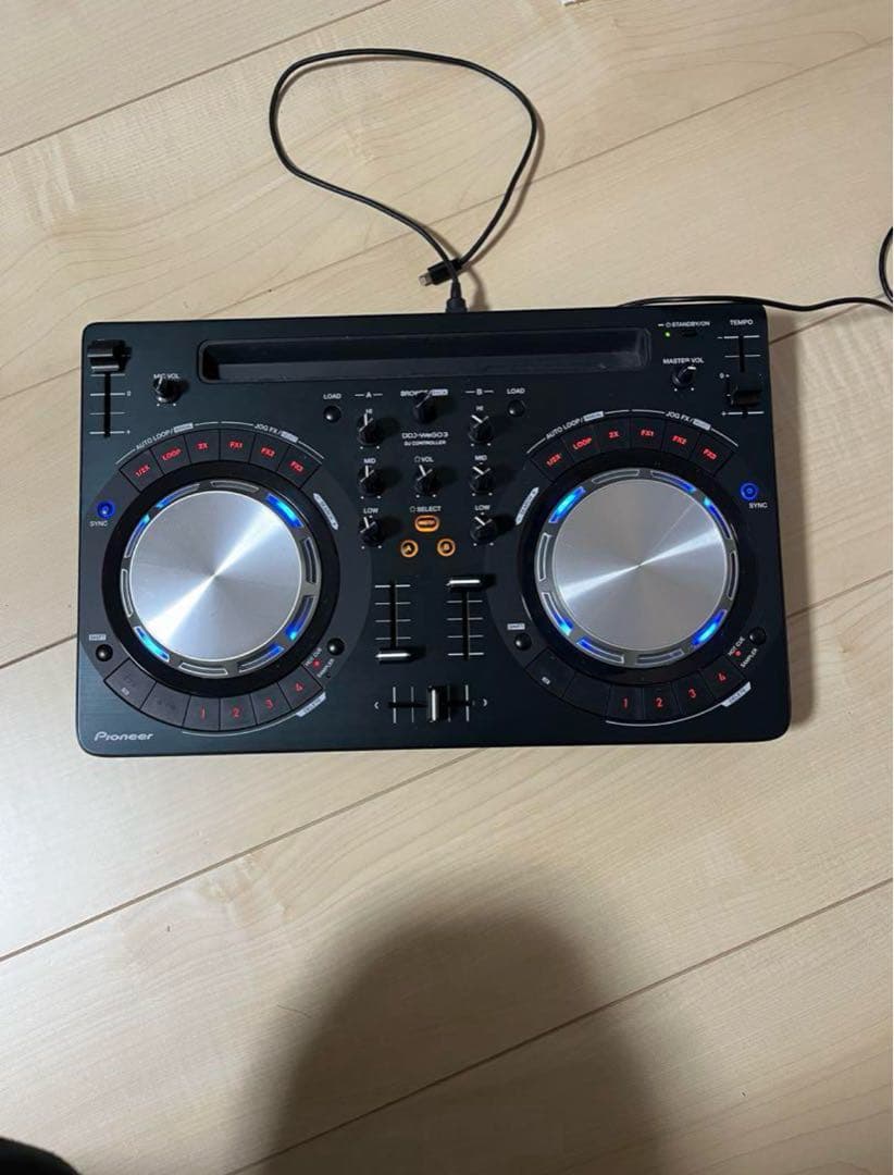 【美品】Pioneer DDJ-WEGO3 DJコントローラー DDJ-WeGO3-K (archived) Multi-color, compact DJ software controller