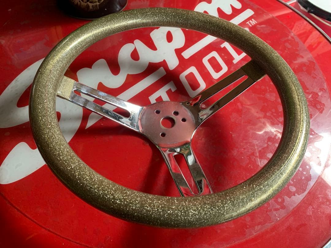 ゴールド ラメ　ステアリング　ムーンアイズ　グラント　30センチ ディープコーン Grant 8inch Racing Steering Wheel - MOONEYES (Japanese)