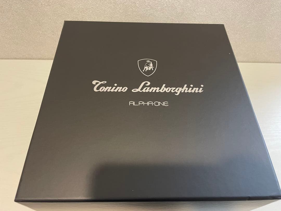 ランボルギーニ美顔器 これなら俺も！ トニーノ・ランボルギーニ別注の美顔器。4面振動で