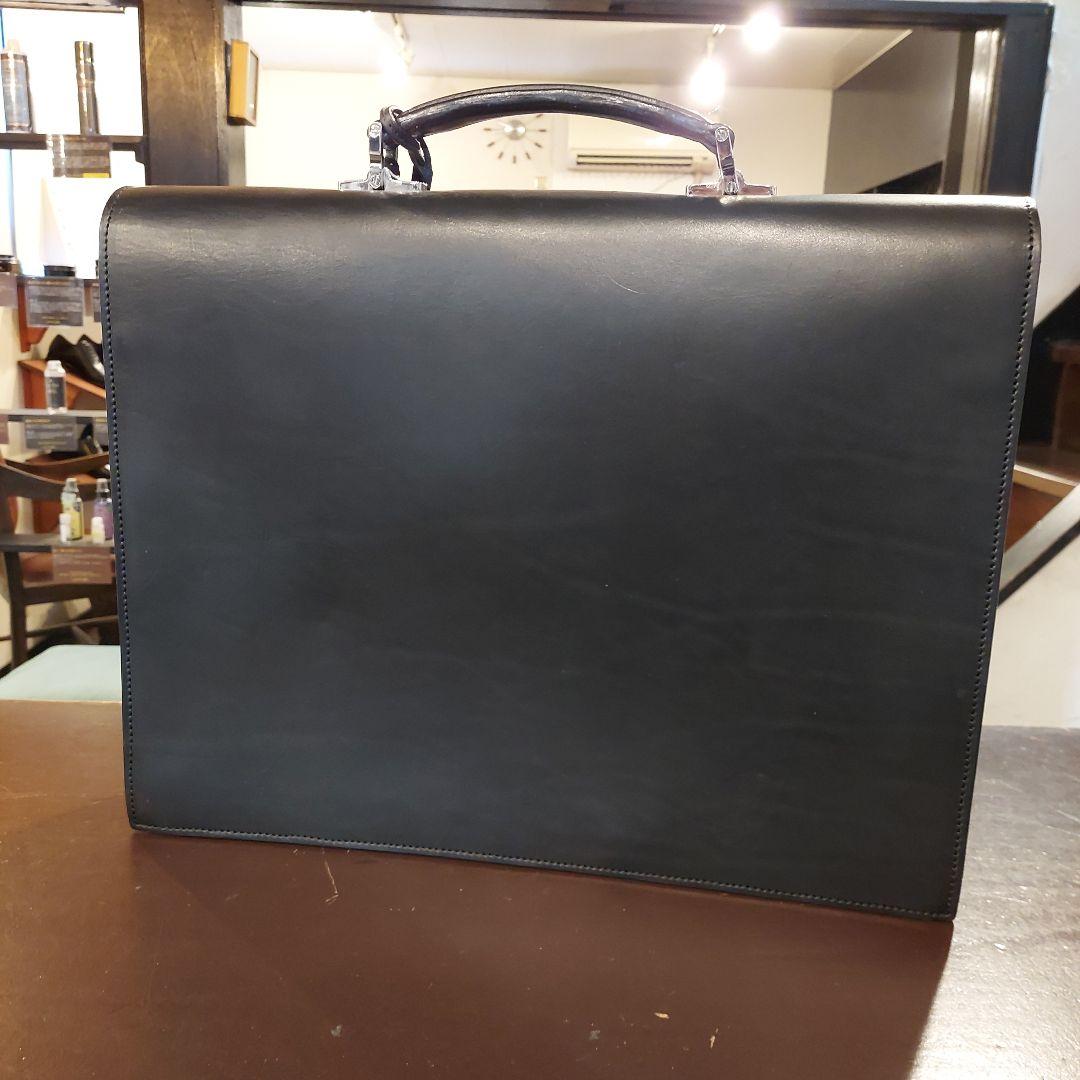 a*t様 ワイルドスワンズ ブリーフケース 15万円弱 - メルカリ