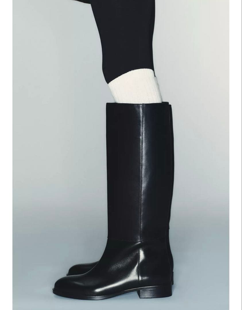 ト*コ様 タグ付き新品★ZARAのフラットリアルレザーブーツ★39★25.3cm