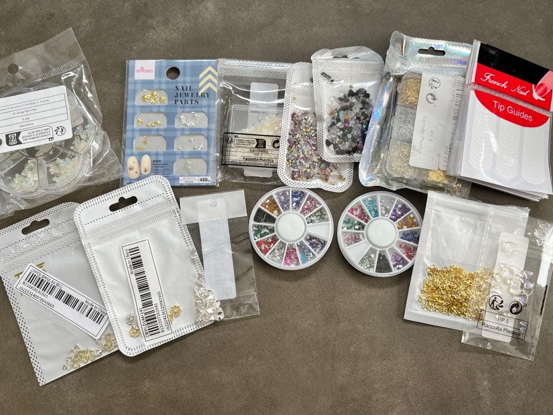 まとめ売り】ネイルパーツセット 多色 形状豊富 - メルカリ