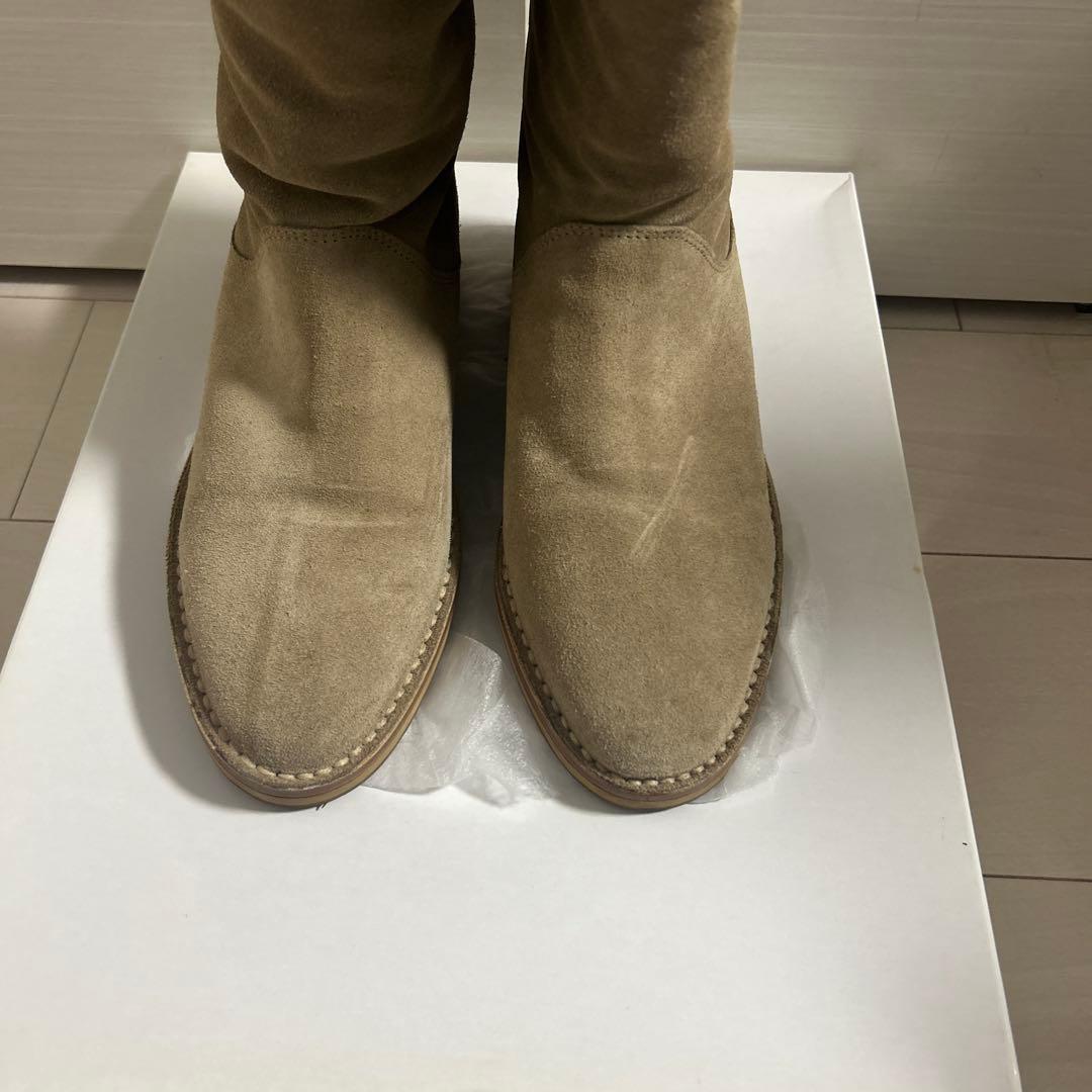 ジミーチュウベージュ スエード ファー付きムートンブーツ - 靴