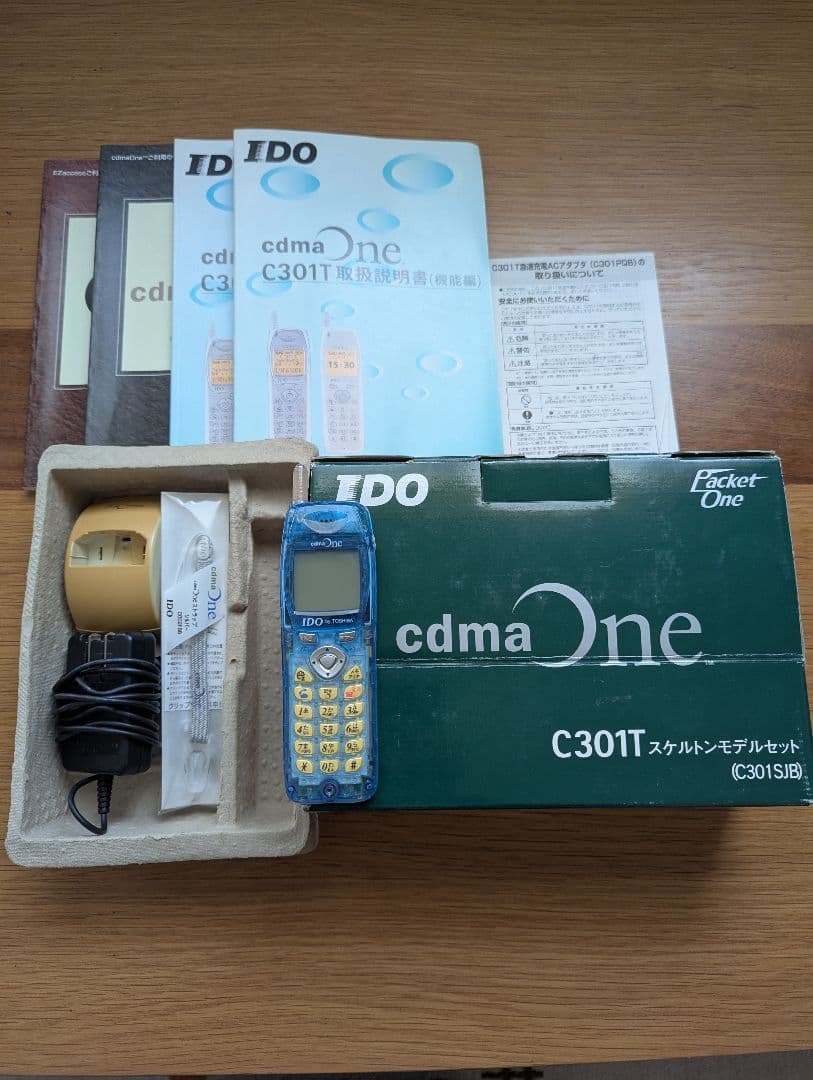 IDO C301T 中田英寿モデル クリアブルー ガラケー - メルカリ