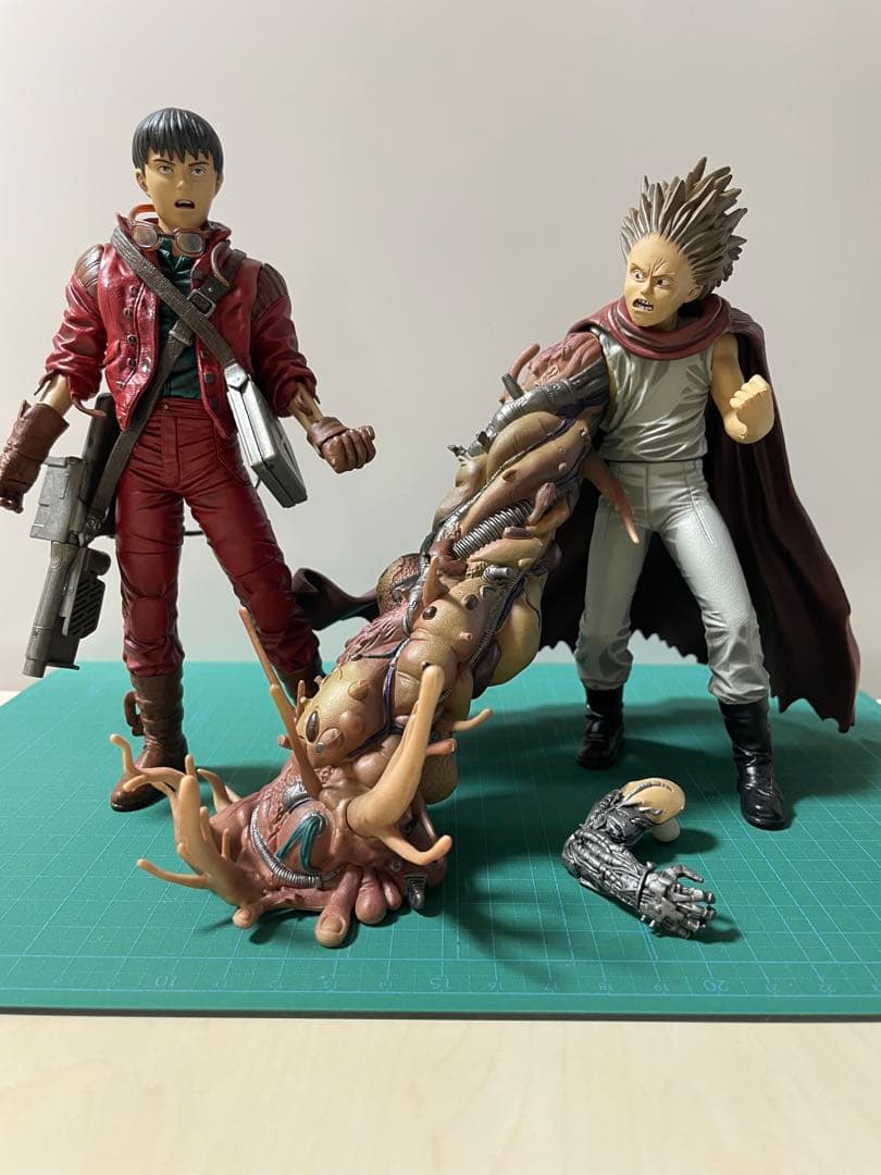 アキラ AKIRAのフィギュア マクファーレントイズ製 金田と鉄雄のセット