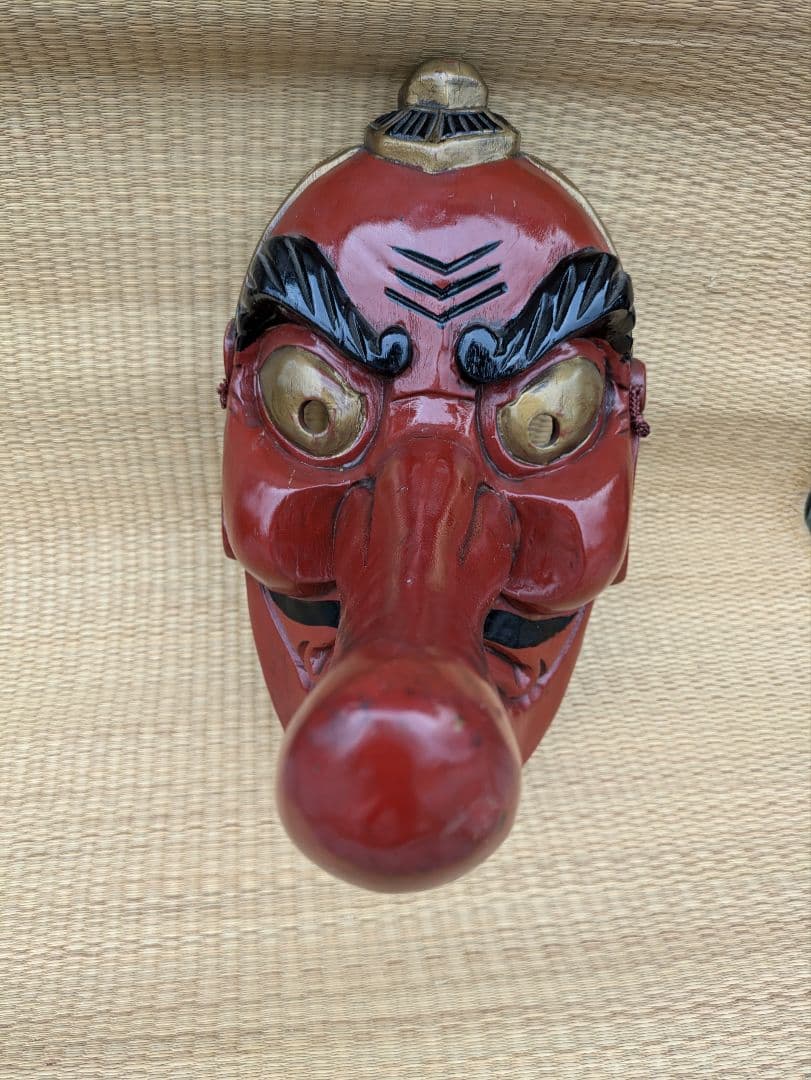 大迫力の天狗面 木製品 壁飾り 程度の良い中古品