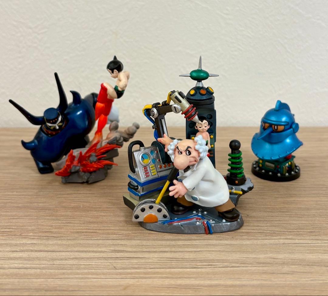 アトムほかフィギュア3種セット - メルカリ