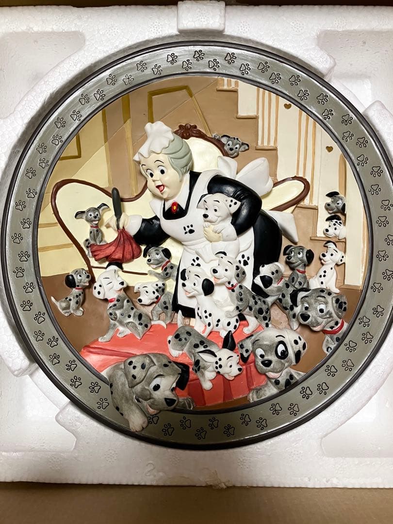 101匹わんちゃん レリーフプレート 限定15000枚 Disney - メルカリ