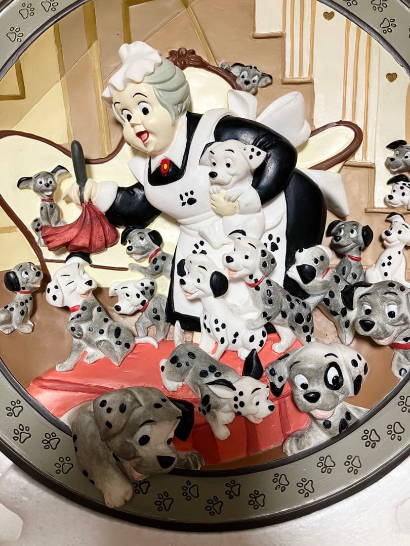 101匹わんちゃん レリーフプレート 限定15000枚 Disney - メルカリ