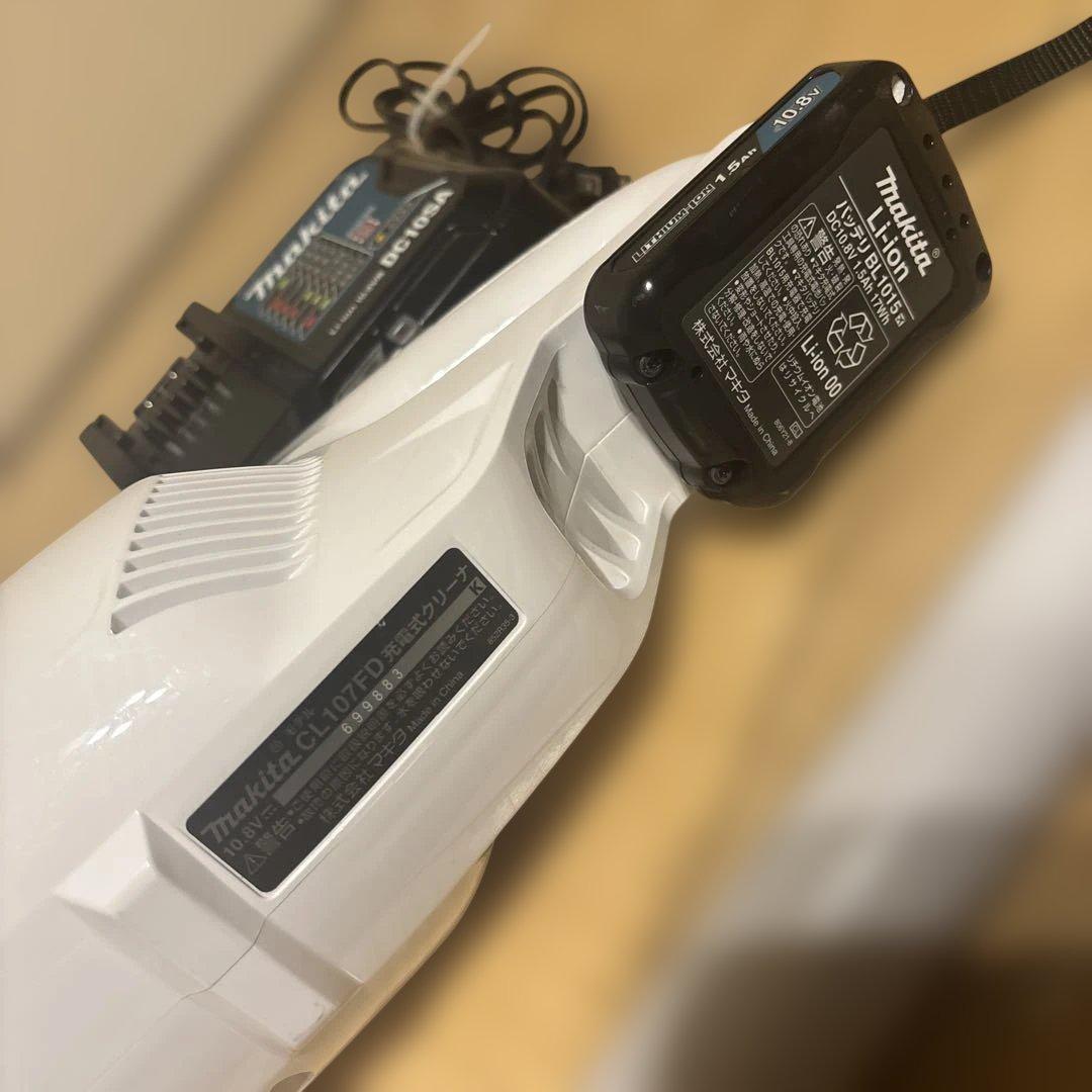 美品☆マキタ コードレス掃除機 CL107FD 紙パック式 10.8V 充電器付