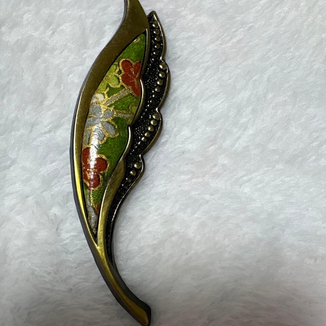 花模様の葉型ブローチ 約8cm - メルカリ