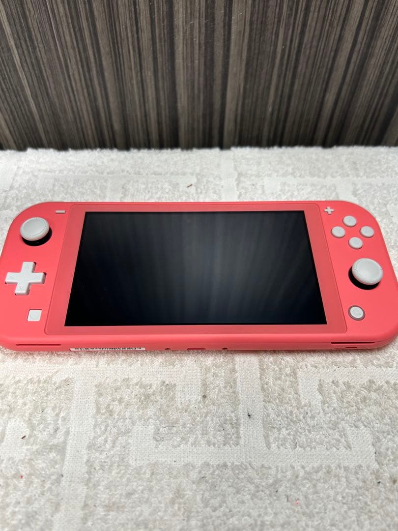 美品 Switch Lite コーラルピンク 本体と充電器の通販はau PAY