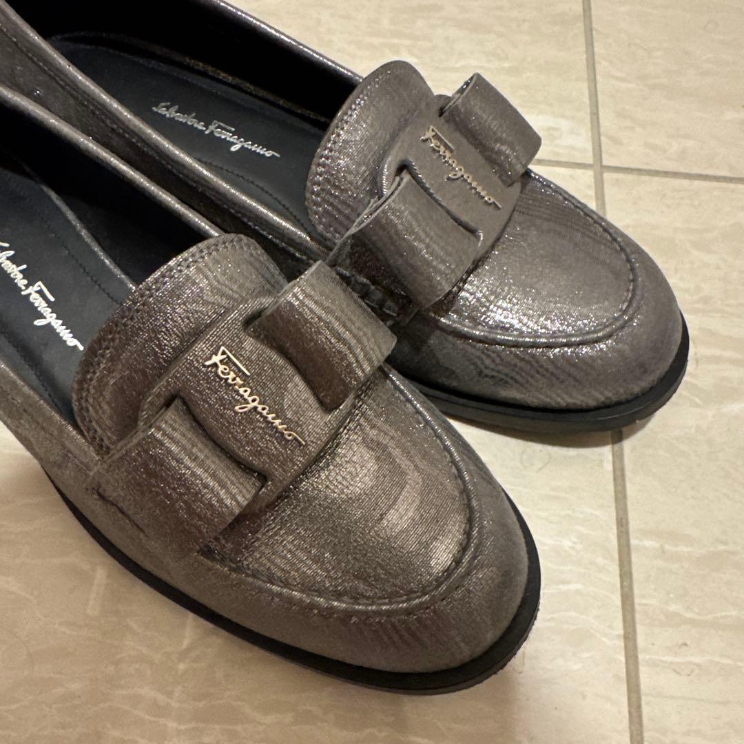 美品レア】Ferragamo モカシン/ローファー リボン シルバー 25.5