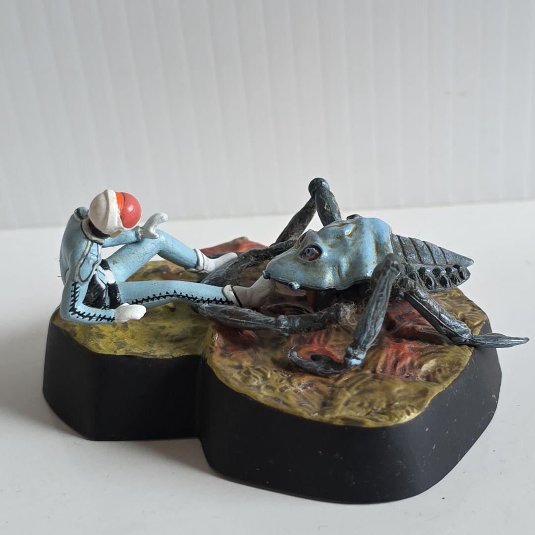 ウルトラマン 隊員 グモンガ ウルトラ怪獣名鑑 シークレット