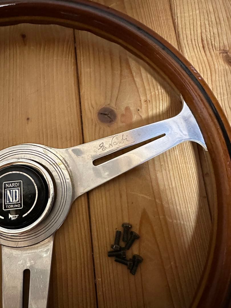 f*読様 【NARDI Classic】36.5Φ ウッドステアリング　ナルディ