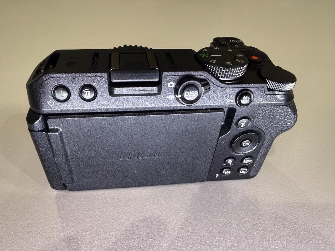 Nikon z30 ボディ ほぼ新品 配属品多数