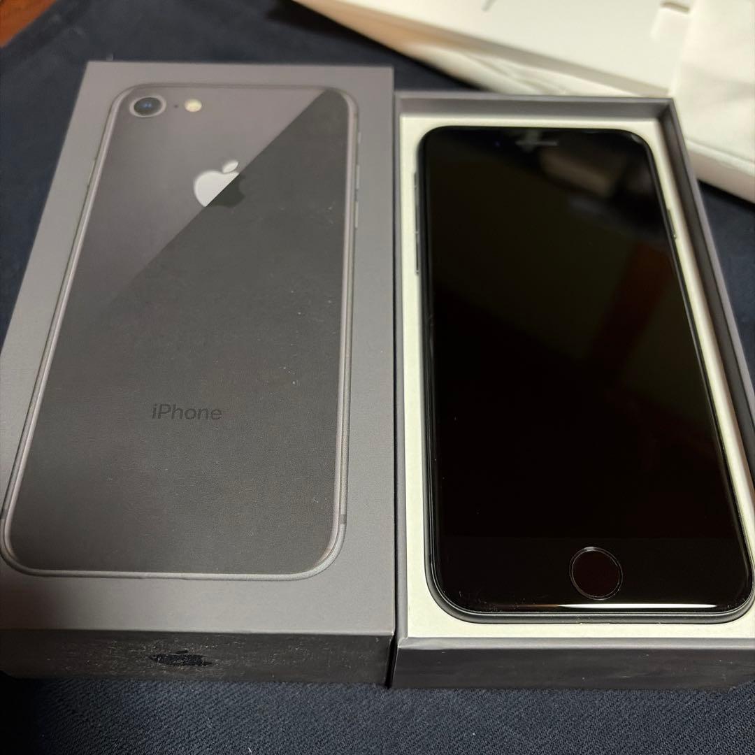 iPhone 8 スペースグレー 64g - メルカリ