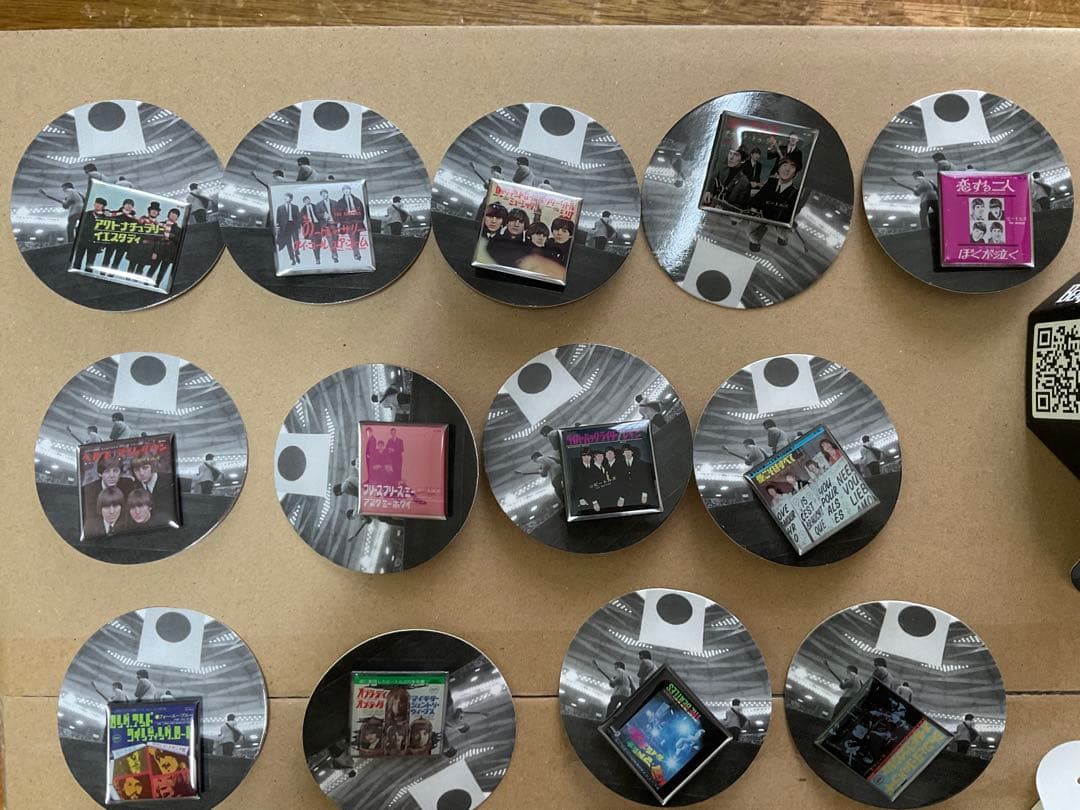 ビートルズ ピンズカプセル ガチャガチャ 18種コンプリート - メルカリ