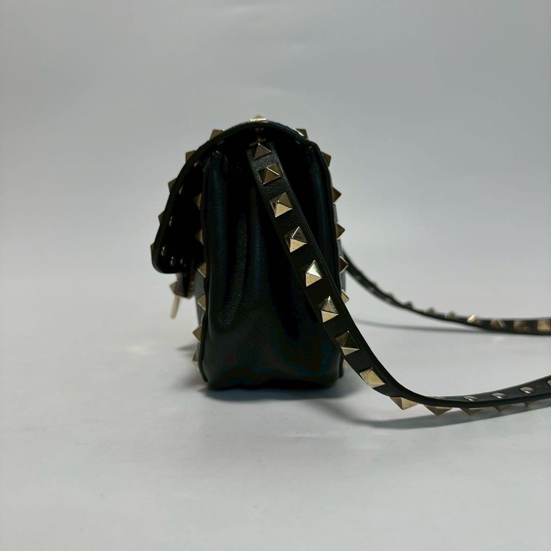 q82【美品】ヴァレンティノ ロックスタッズ レザー ブラックショルダー