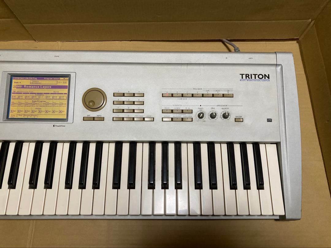 KORG TRITON シンセサイザー 61鍵 コルグ キーボード 0711