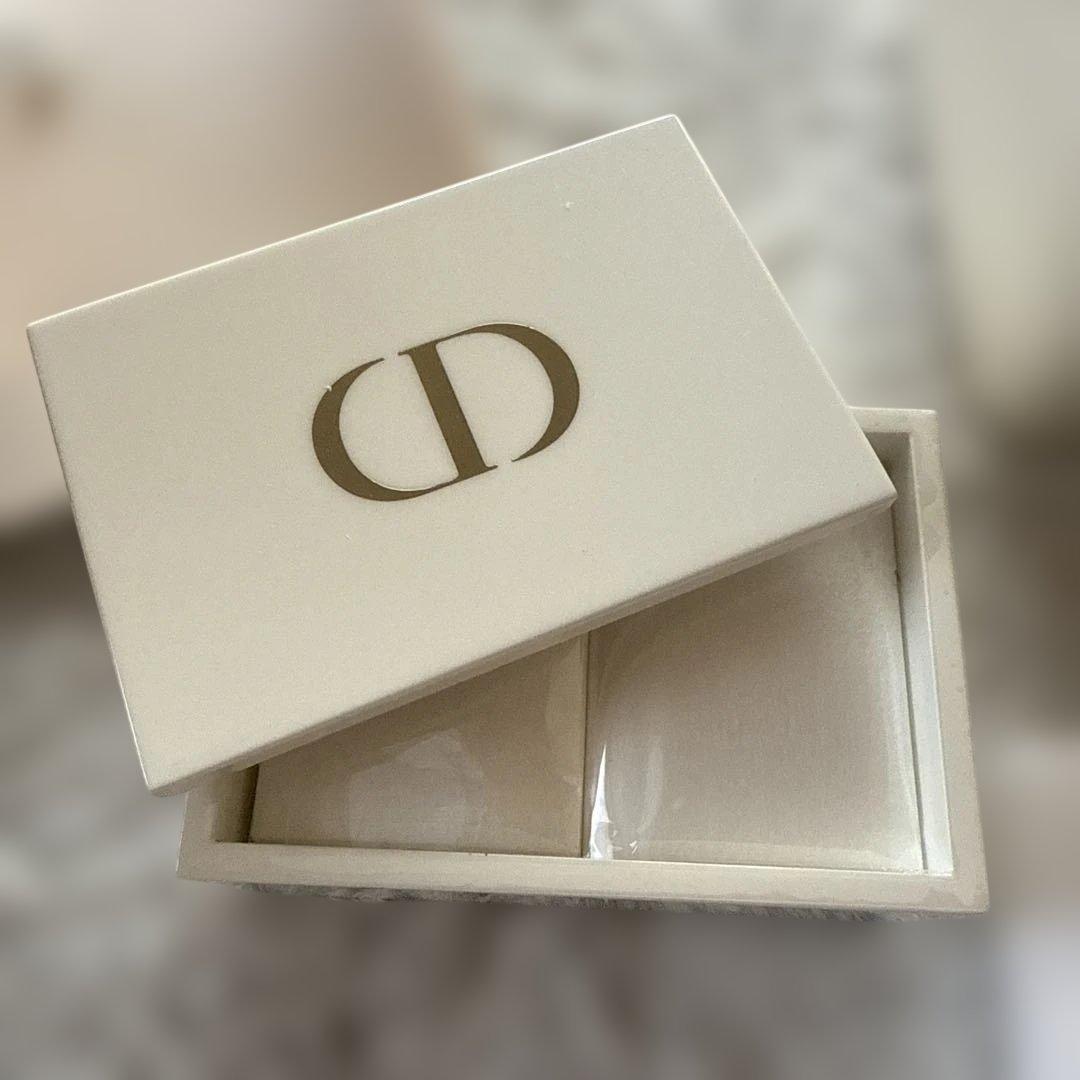 Dior 化粧品収納バニティー⭐︎ホワイト - メルカリ