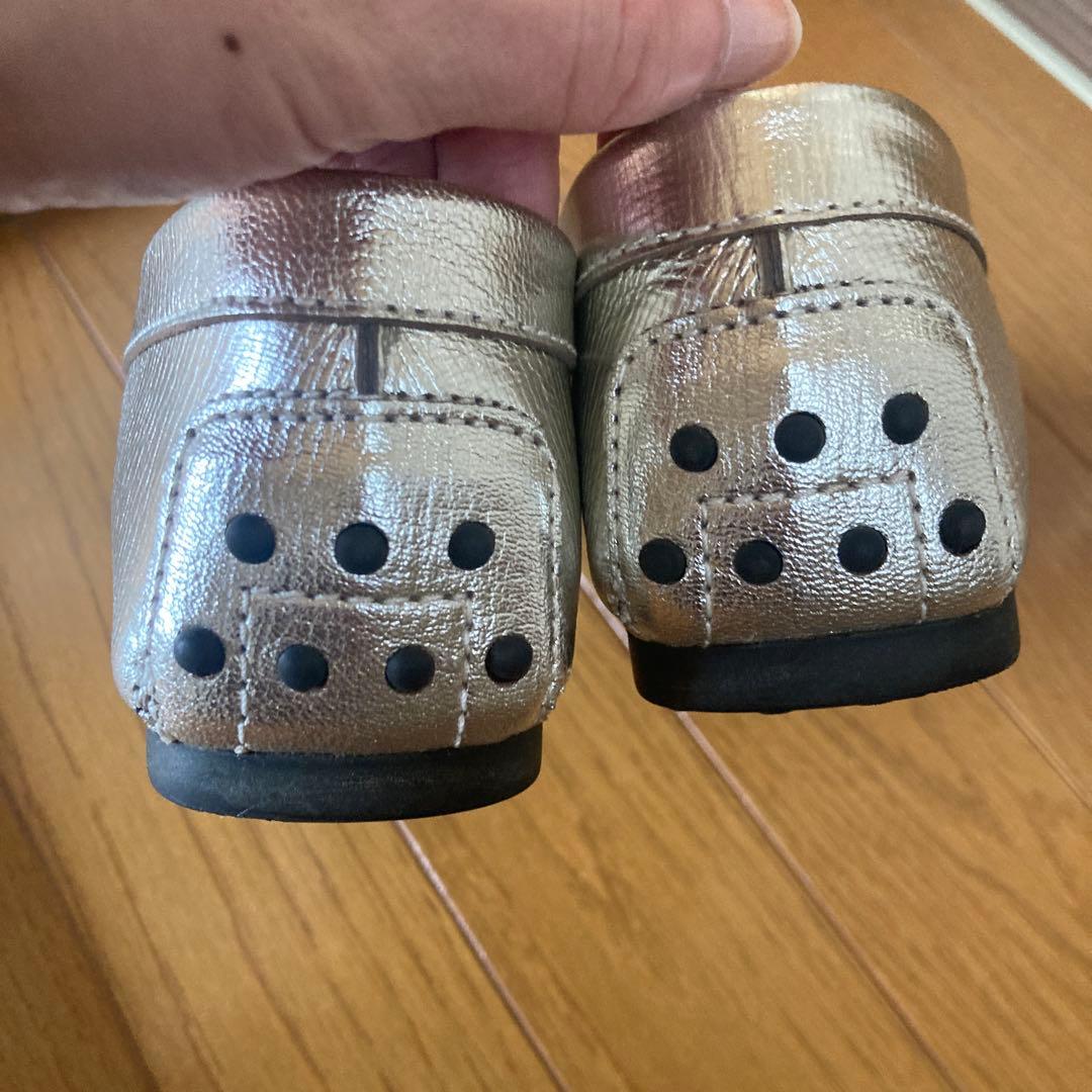 トッズシルバーローファー