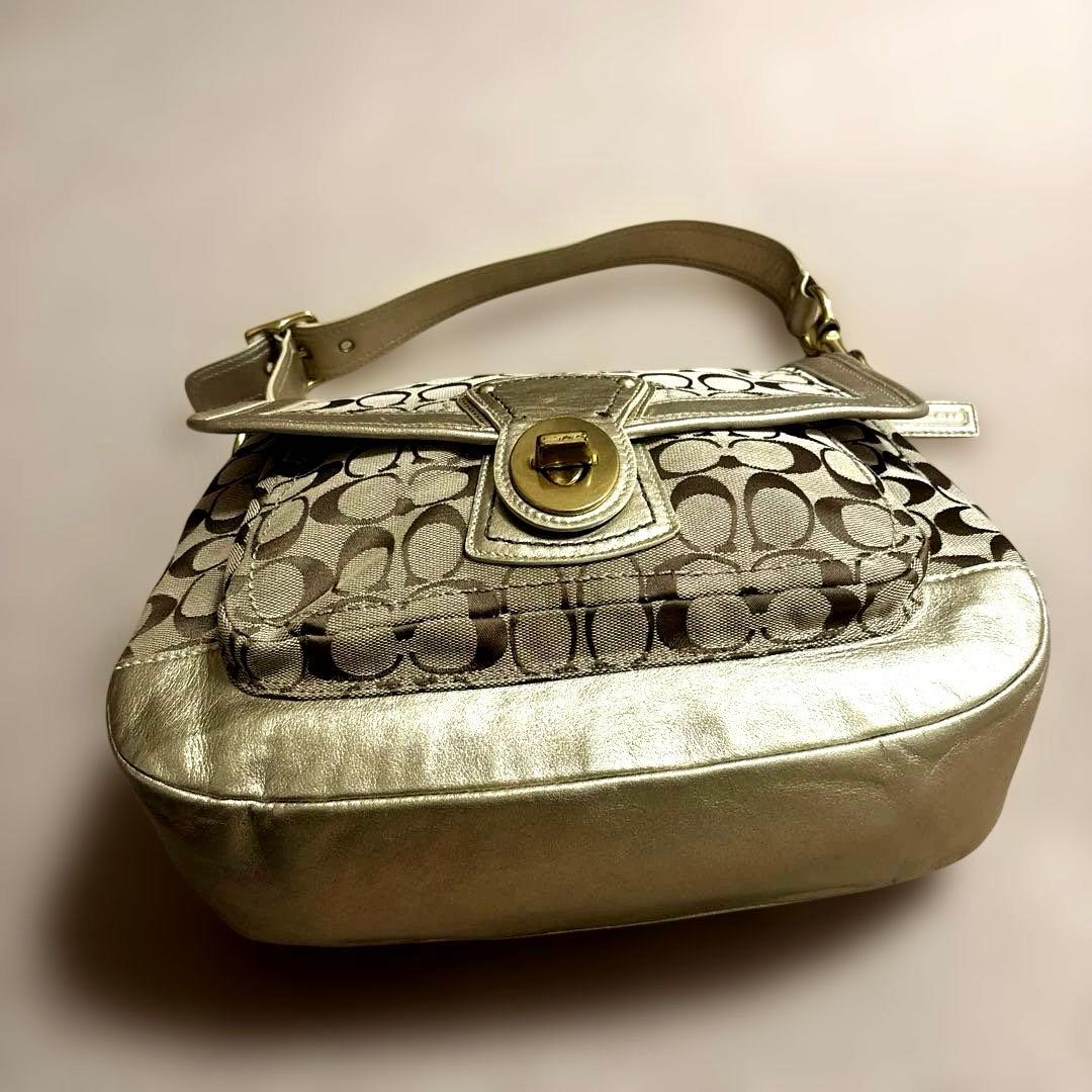 コーチ レガシーシグネチャーターンロック y2kショルダー ゴールド