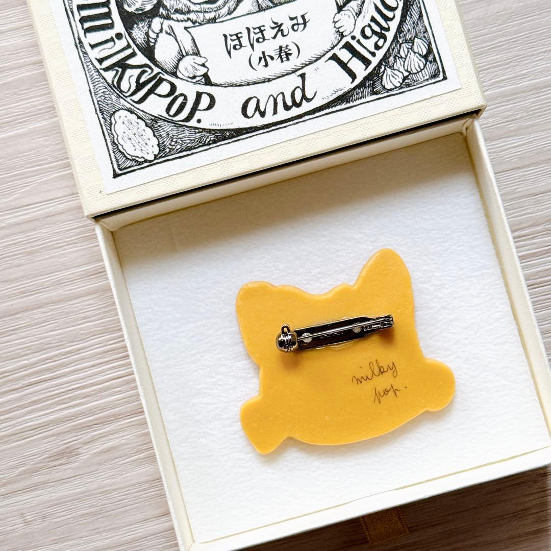 ヒグチユウコ クッキー ブローチ ほほえみ こはる ミルキーポップ