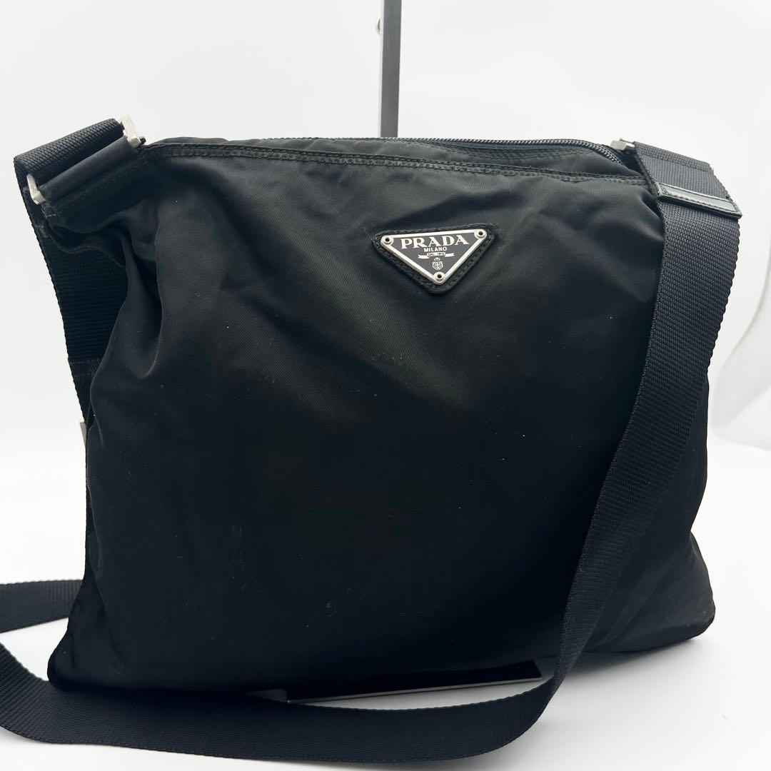 プラダ ショルダーバッグ サコッシュ 三角ロゴ ナイロン ブラック 斜め