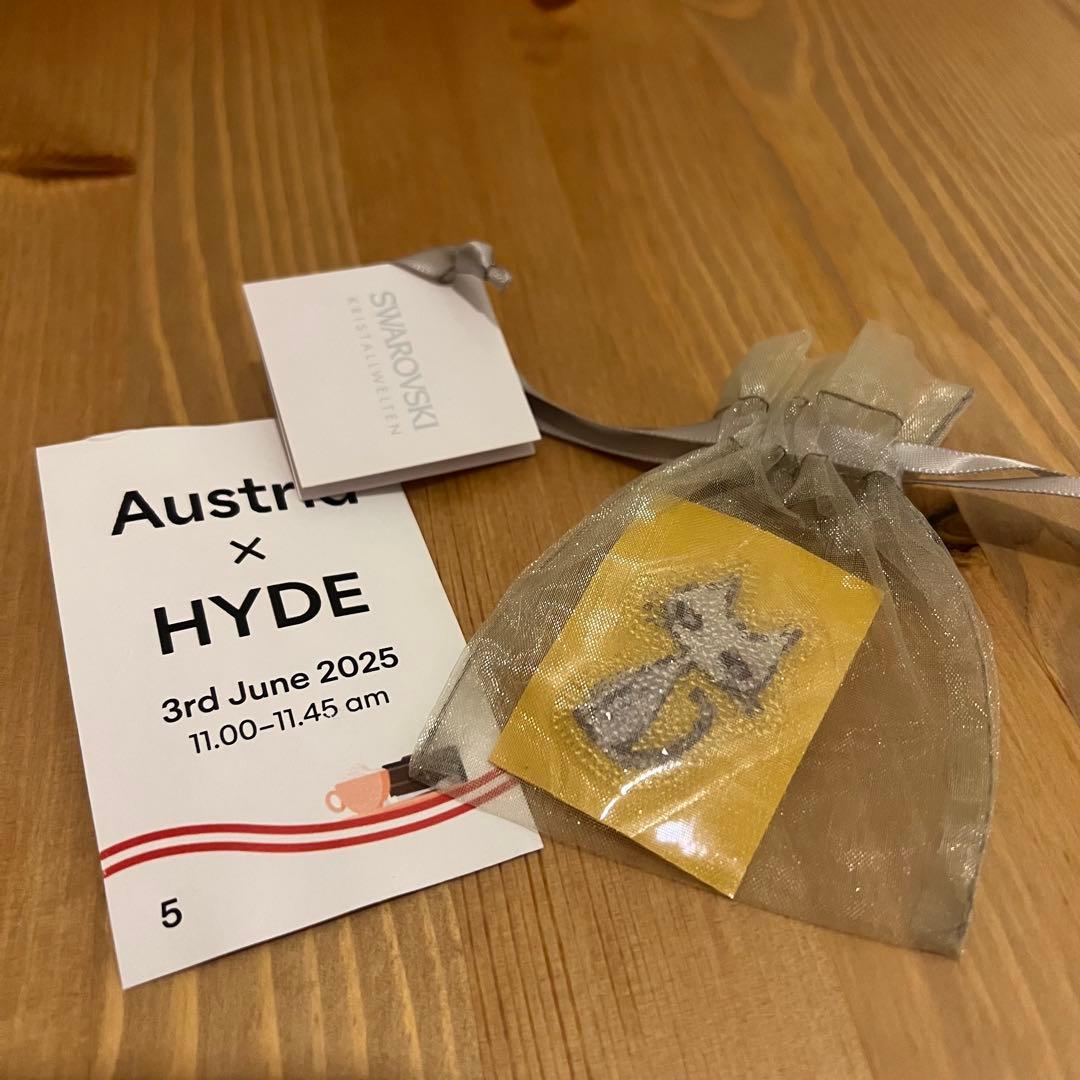 大阪万博　HYDE Edyh ステッカー　スワロフスキー オーストリア オーストリアウィーク、とっても素敵でした！！HYDEさんの帽子もサイン