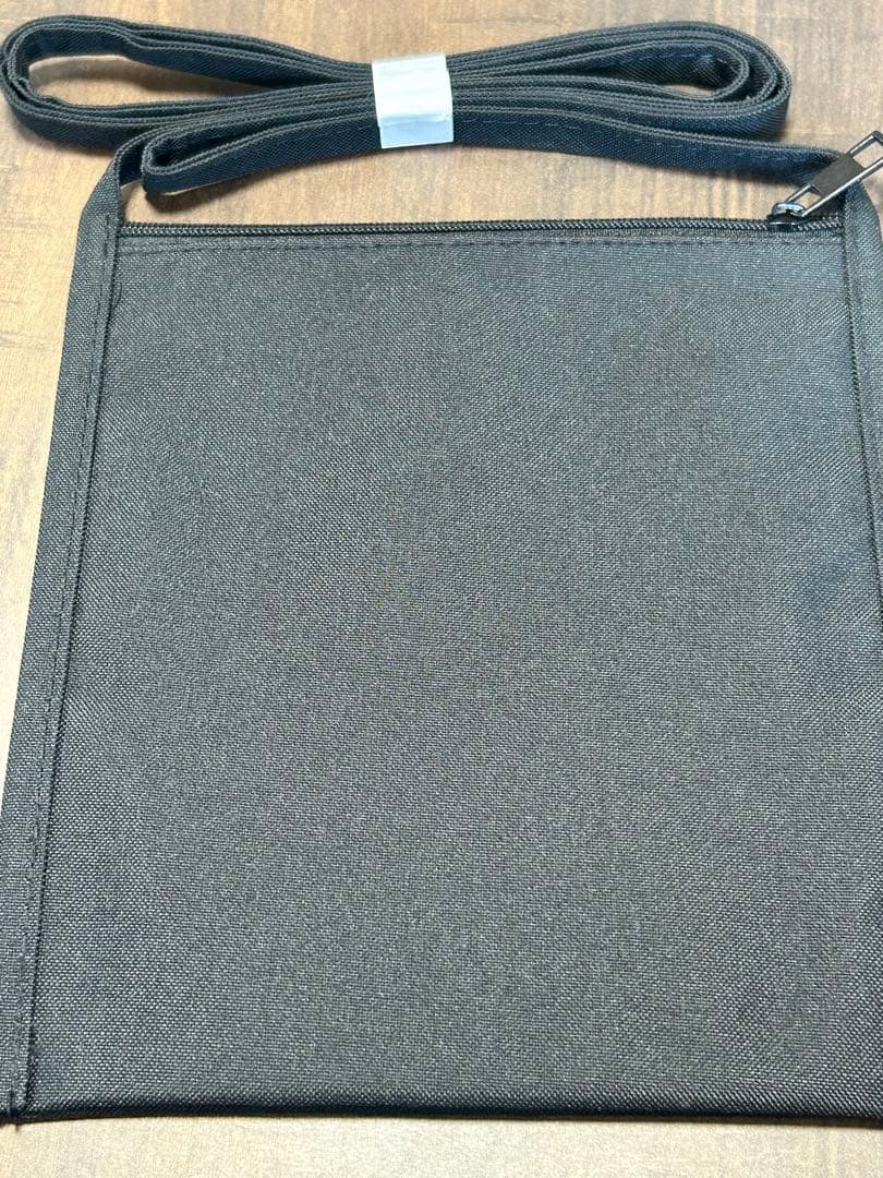 Chevon Official Fan Club スクラッチ景品サコッシュ黒 - メルカリ