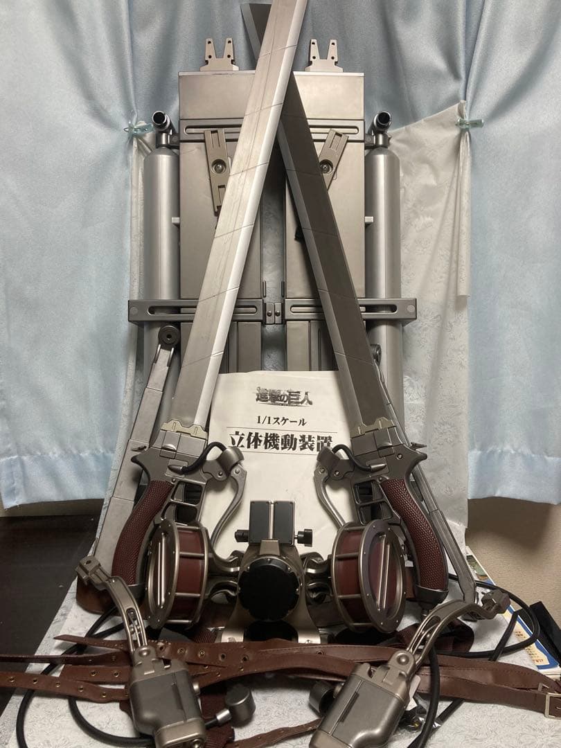 中古 進撃の巨人 ムービック製1/1スケール立体機動装置 - メルカリ
