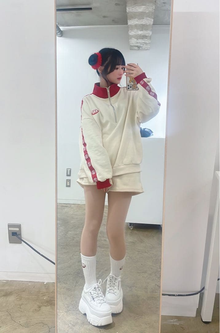 逃げ水あむS◯XSOCKSアツアツ餃子ハーフジップスウェット（ブロマイド