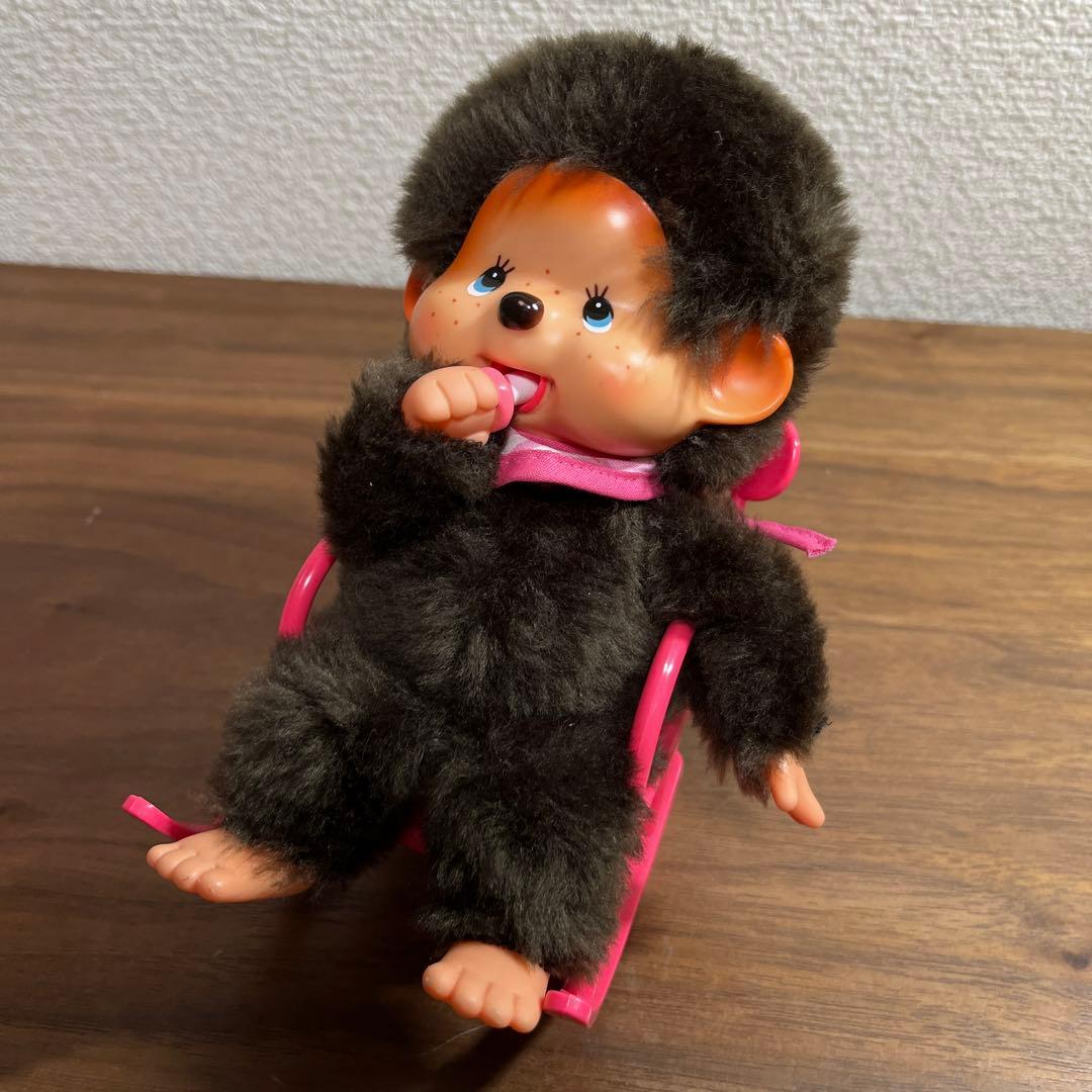 椅子に座ったモンチッチ オルゴール付き - メルカリ