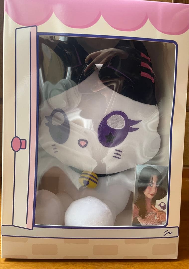 ME:I 笠原桃奈 MO:NA おすわりME:EYE's ぬいぐるみ ミャイ - メルカリ