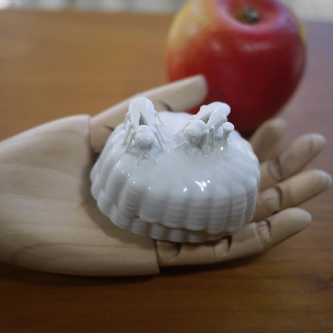 赤松白斎 蜂巣 白磁香合 透かし彫 白林窯 兵庫神崎 厄除け魔除け