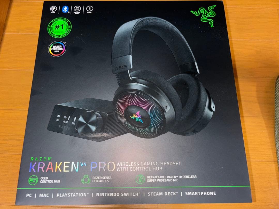 Razer KRAKEN V4 PRO ゲーミングヘッドセット Amazon.com: Razer Kraken V4 Pro Wireless Gaming Headset: OLED