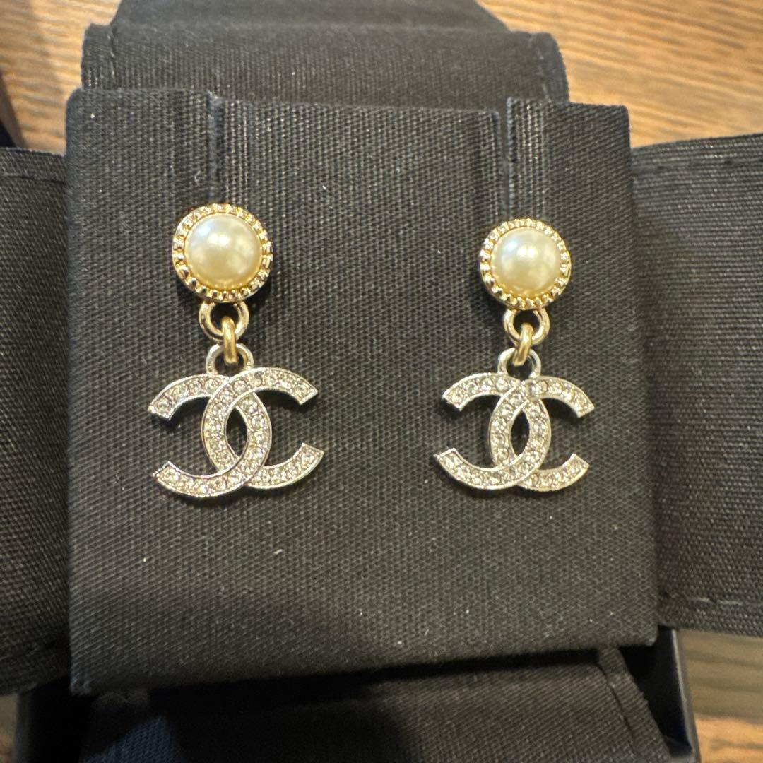 シャネル CHANEL ピアス CCマーク ダブルC ラインストーン - メルカリ