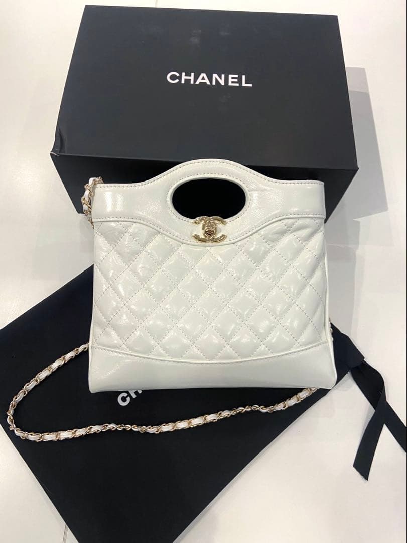 シャネル キルティングショルダーバッグ ホワイト ノベルティ - メルカリ