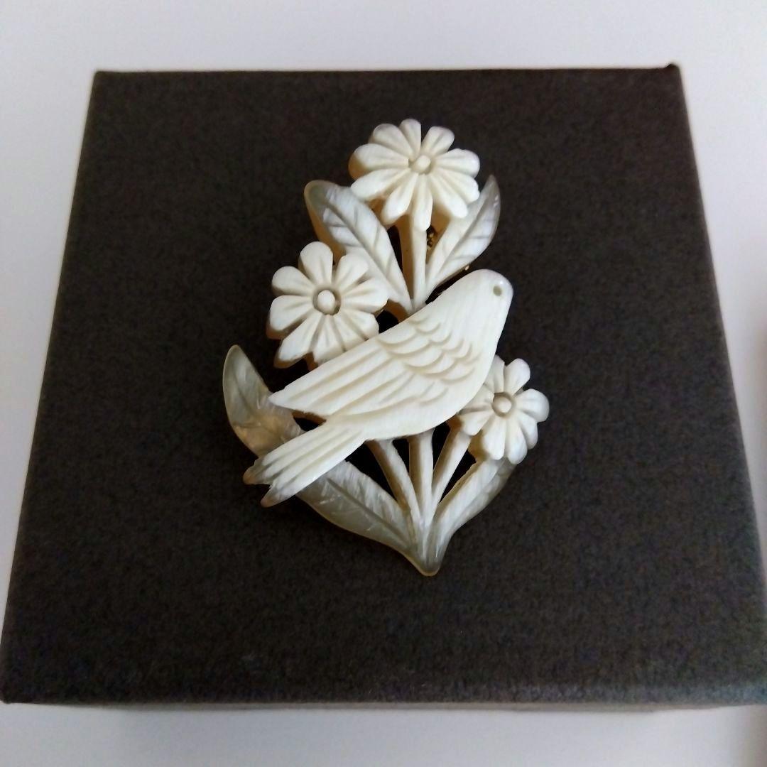 bisou* 水牛ブローチ BISOU* 手をつないで 水牛 ブローチ ハンドメイド作家 | aoi door