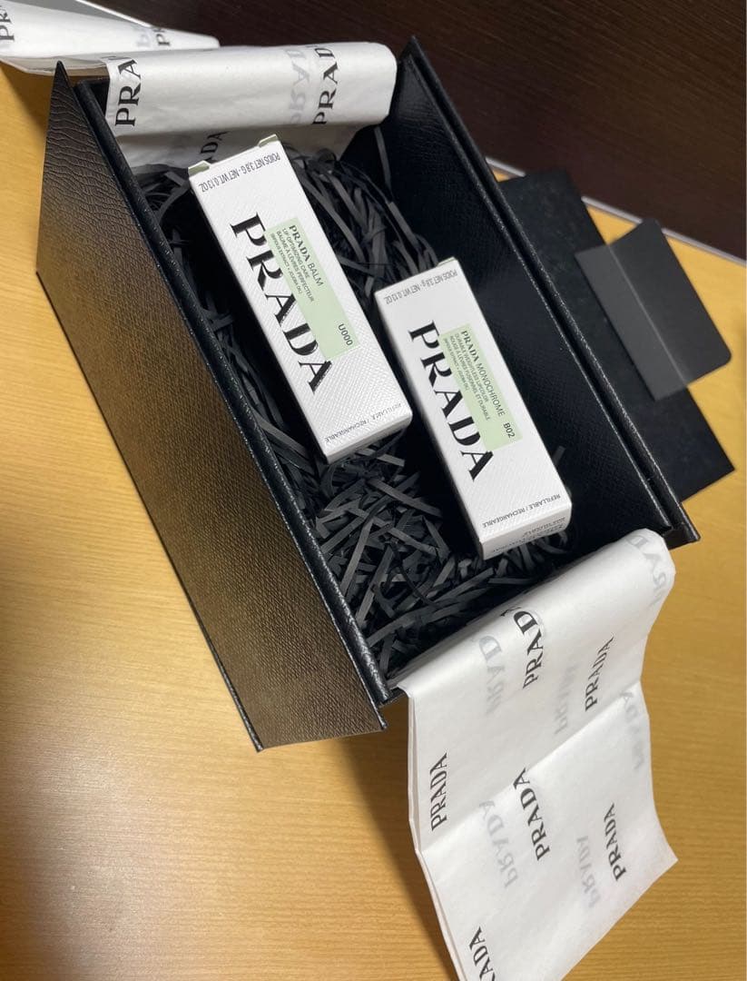 PRADAビューティー ギフトBOX ショッパー 箱 - メルカリ