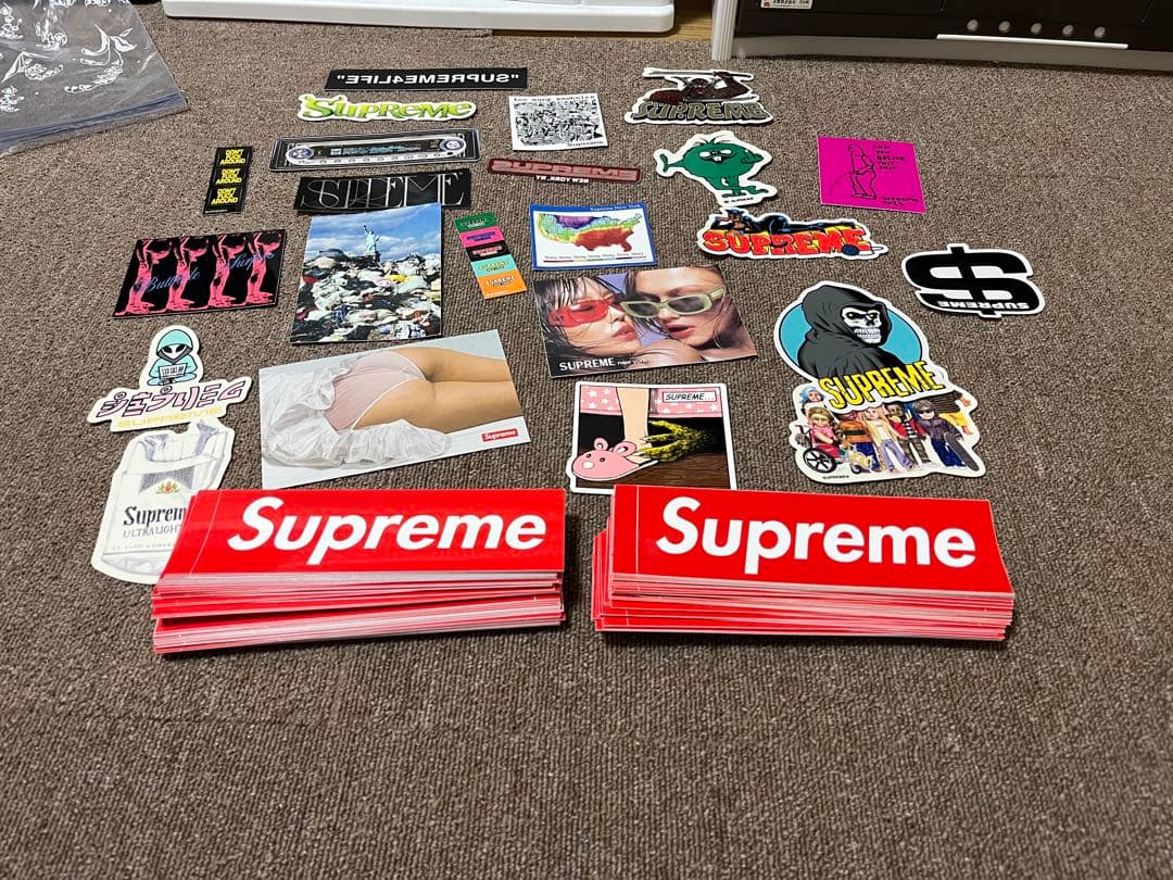 Supreme red ステッカーセット120 rare多様なデザイン - メルカリ