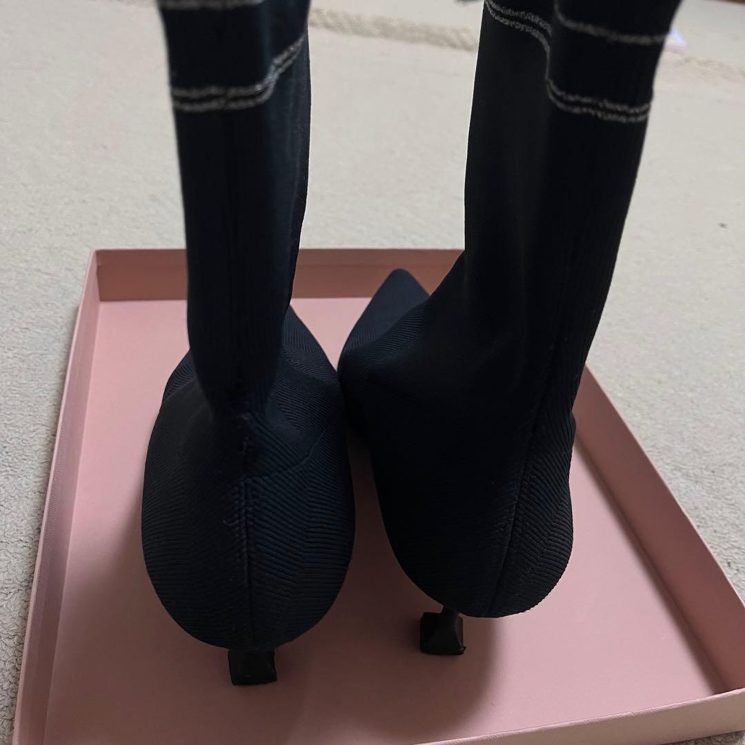 MIUMIU ロゴ ラメ シルバー ニット ソックスブーツ371/2 - メルカリ